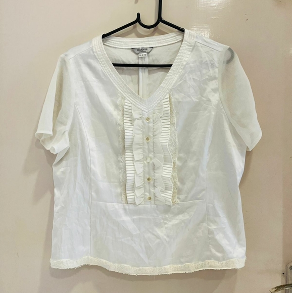 White satin top with lace detailing - Picture 3 of 8